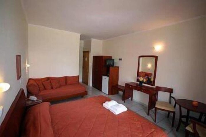 Room 12 of 27