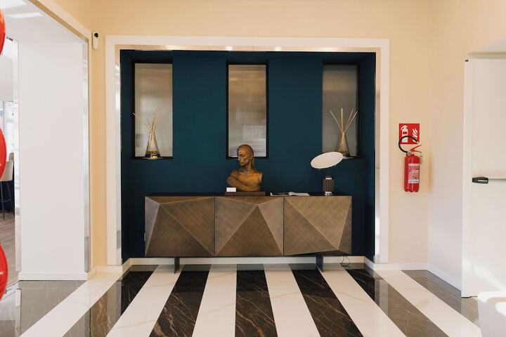 Hotel Interior 108 of 118