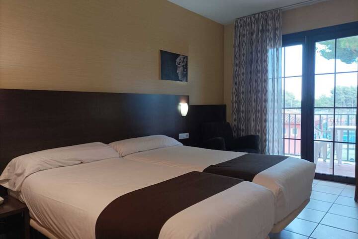Room 2 of 25
