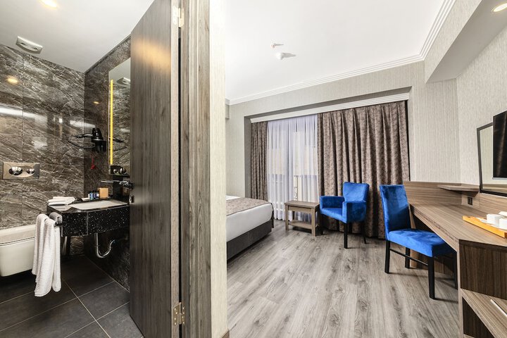 Room 28 of 128