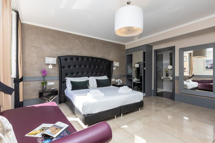 Room 43 of 222