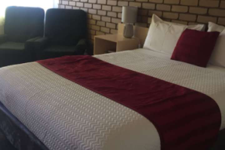 Room 6 of 32