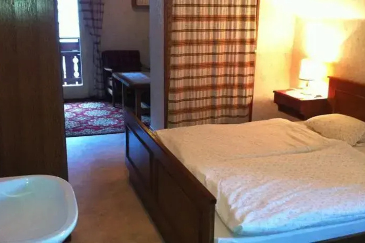 Room 2 of 13
