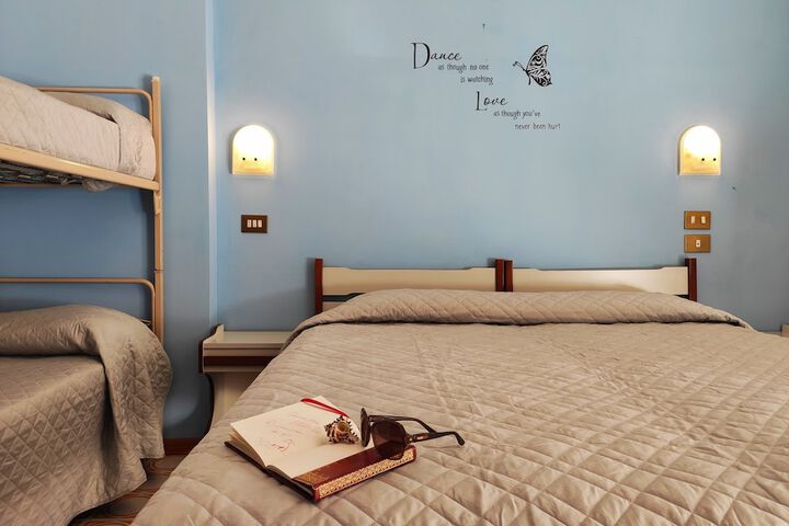 Room 8 of 22