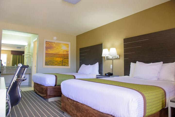 1 Queen Bed (2 of 21)