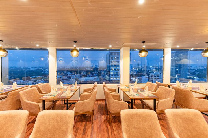 Lounge 54 of 60