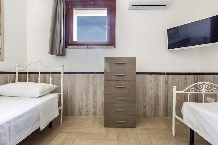 Room 5 of 27