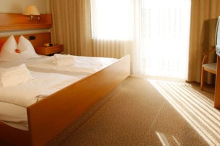 Room 7 of 49