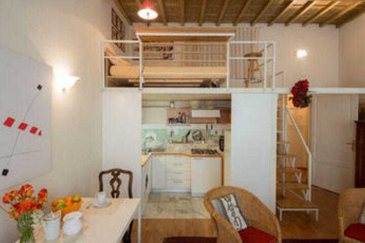 Room 8 of 10