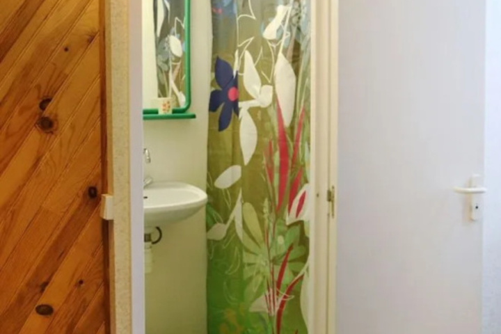 Room 6 of 10