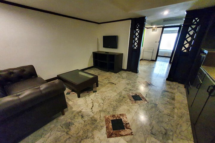 Room 4 of 19