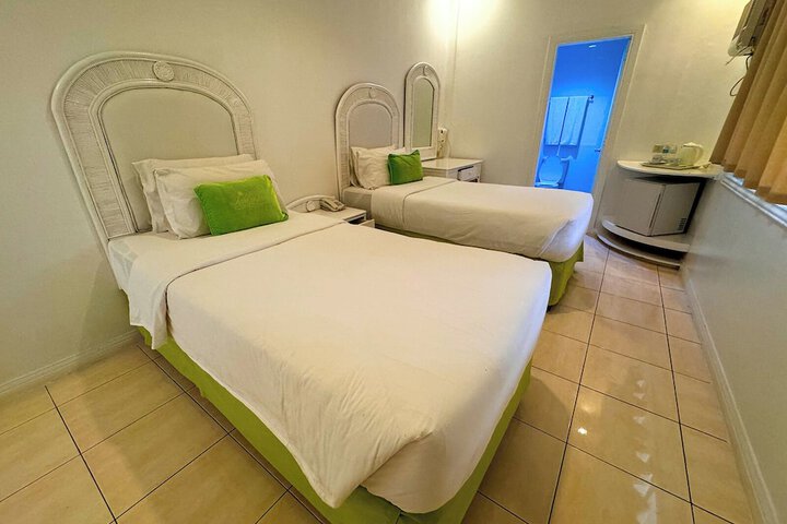Room 43 of 164