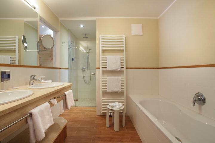 Room 46 of 85