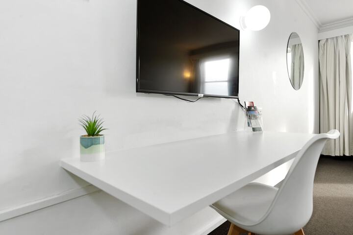 Room 17 of 33