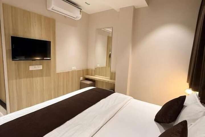 Room 25 of 34