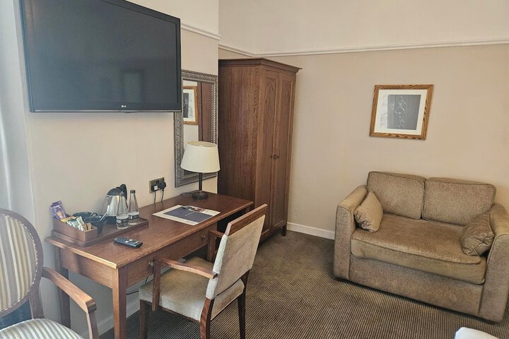 Room 28 of 49