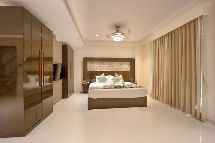 Room 10 of 42