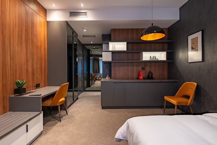Room 28 of 46