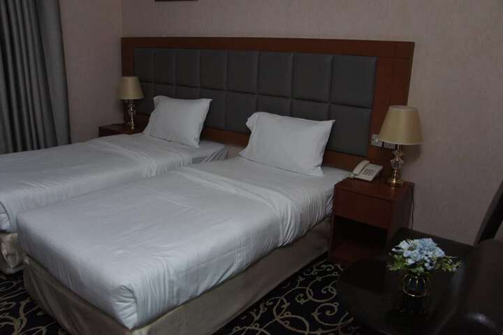 Room 11 of 32