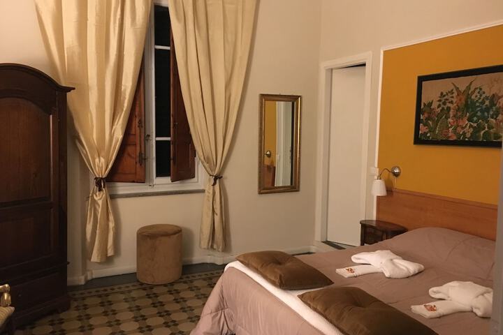 Room 43 of 77