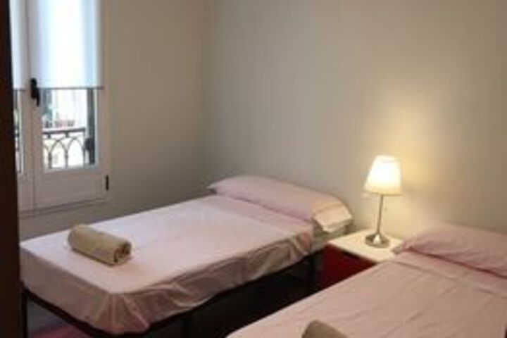 Room 6 of 12