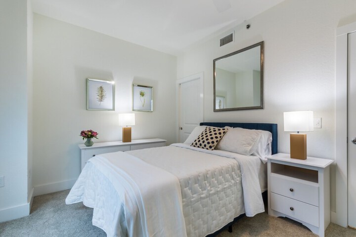 Room 5 of 107