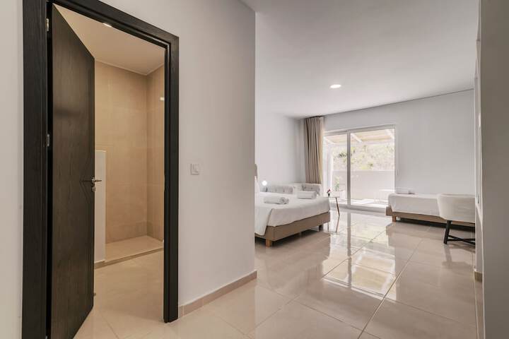 Room 3 of 87