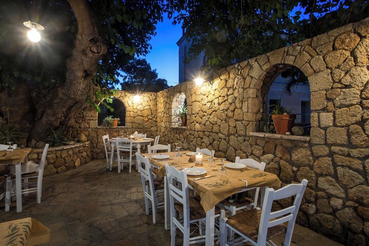 Dining 92 of 151