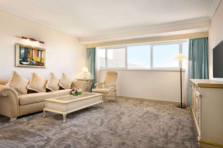 Room 13 of 50