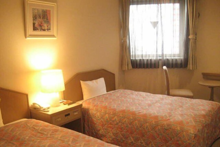 Room 4 of 50