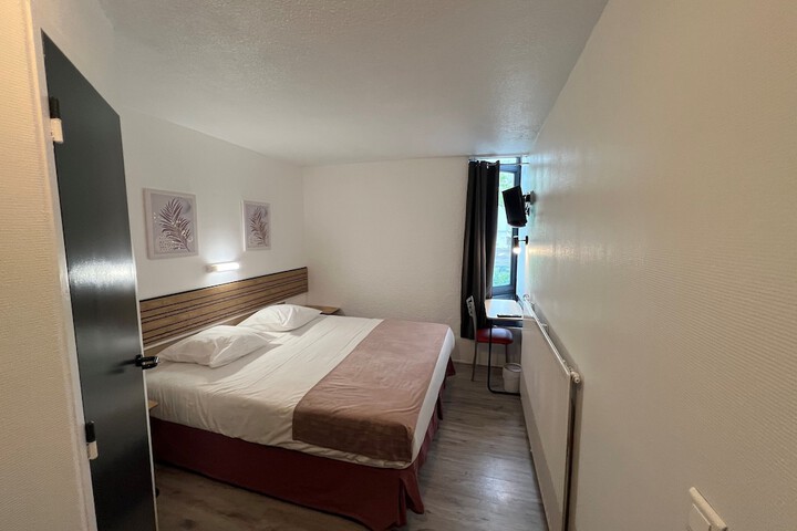 Room 6 of 19