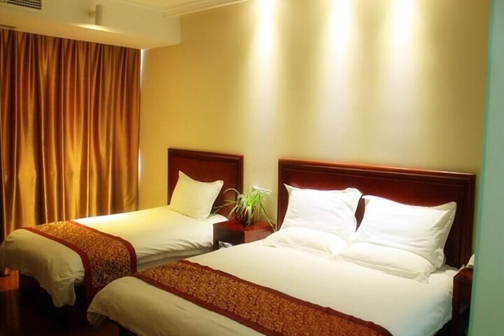 Room 15 of 40