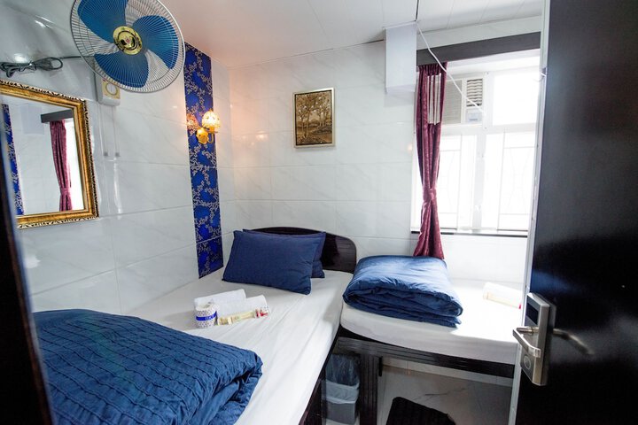 Room 16 of 42