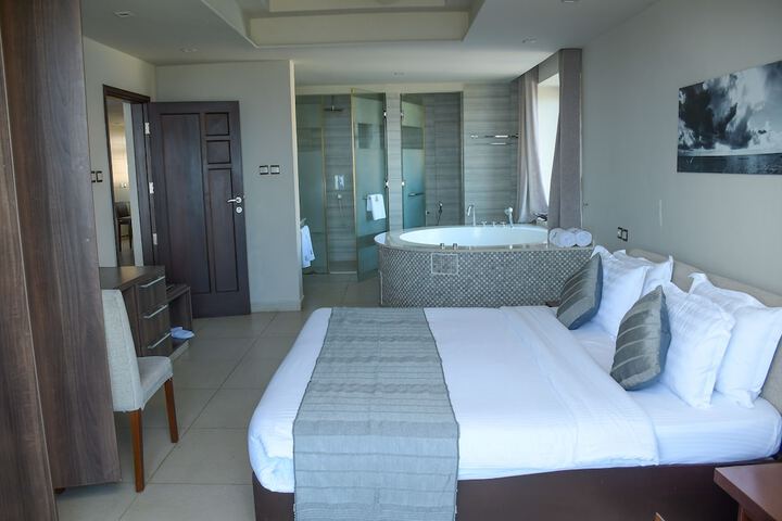 Room 34 of 76