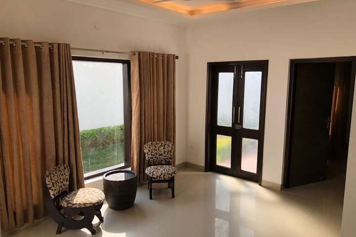 Room 2 of 20