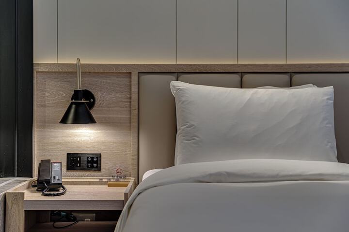 Room 4 of 85