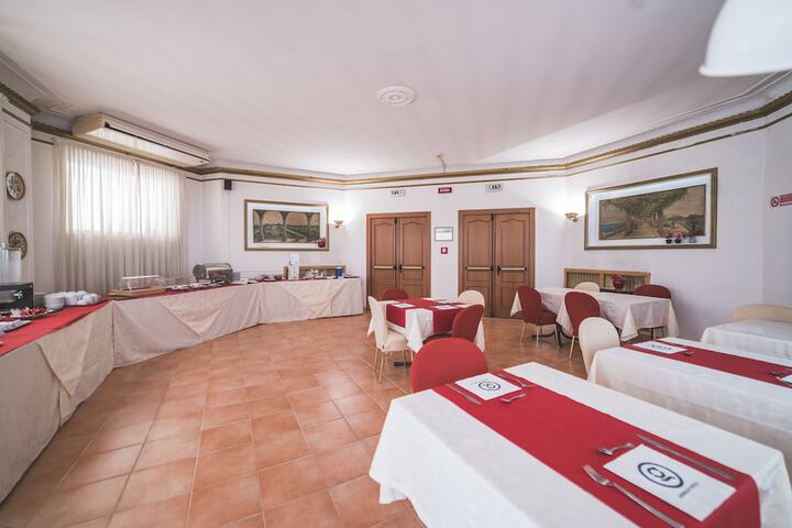 Breakfast area