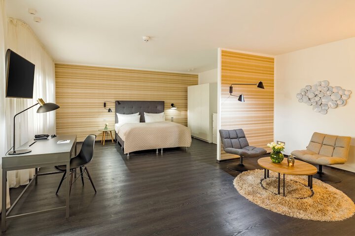 Room 32 of 83