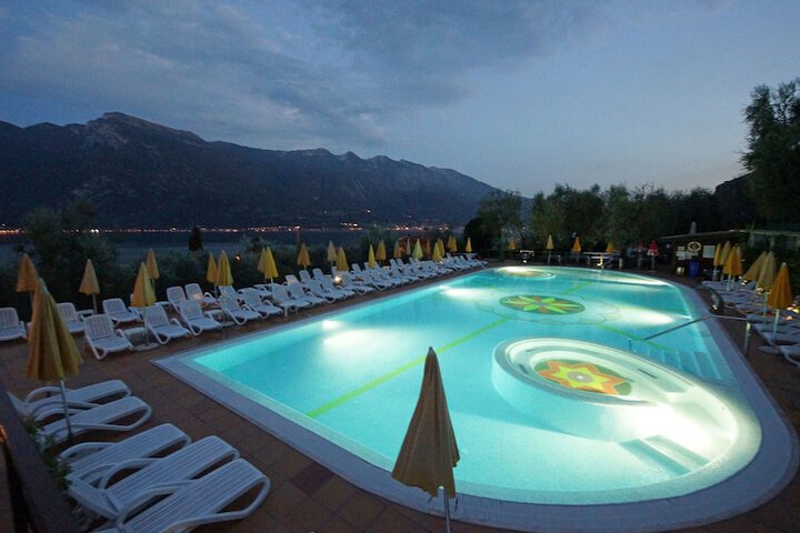 Pool 58 of 104