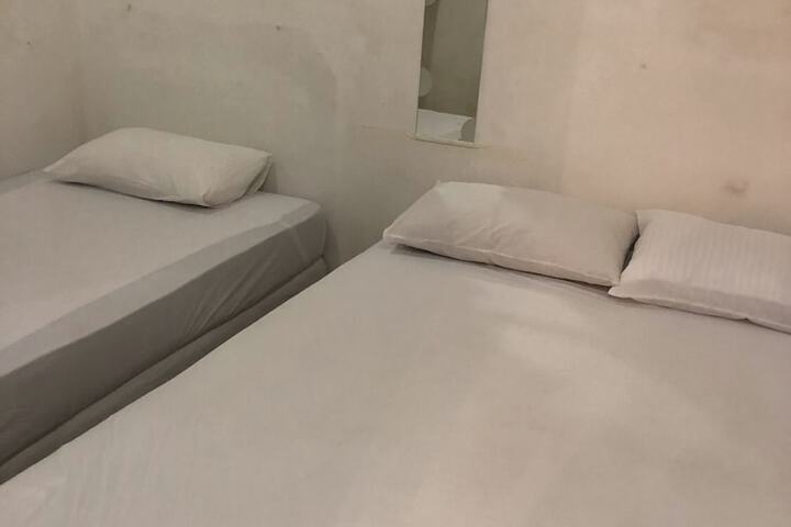 Room 9 of 28