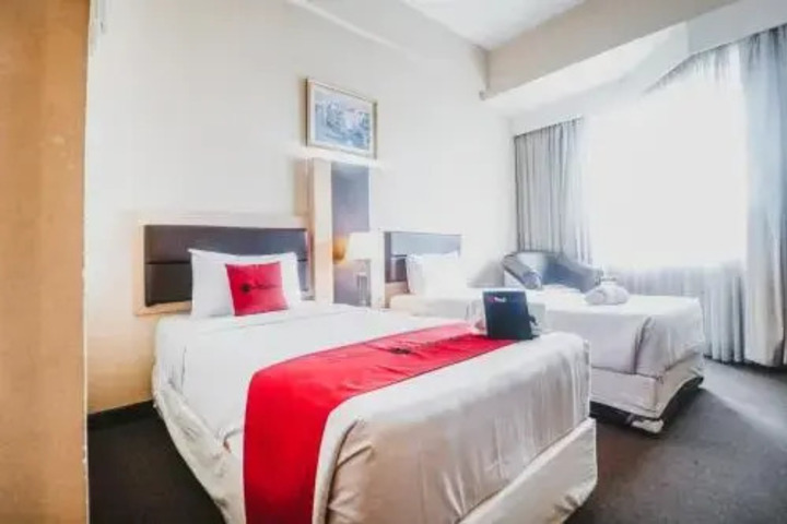 REDDOORZ PREMIUM at LOSARI AREA