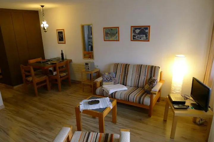 Room 2 of 7