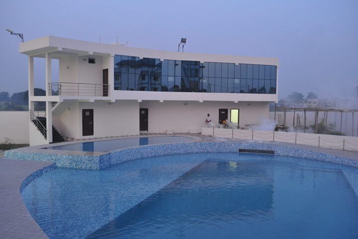 Pool 19 of 25
