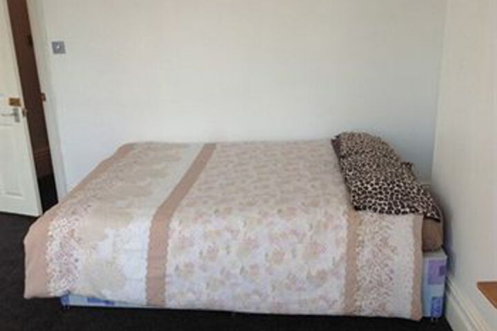 Room 2 of 5