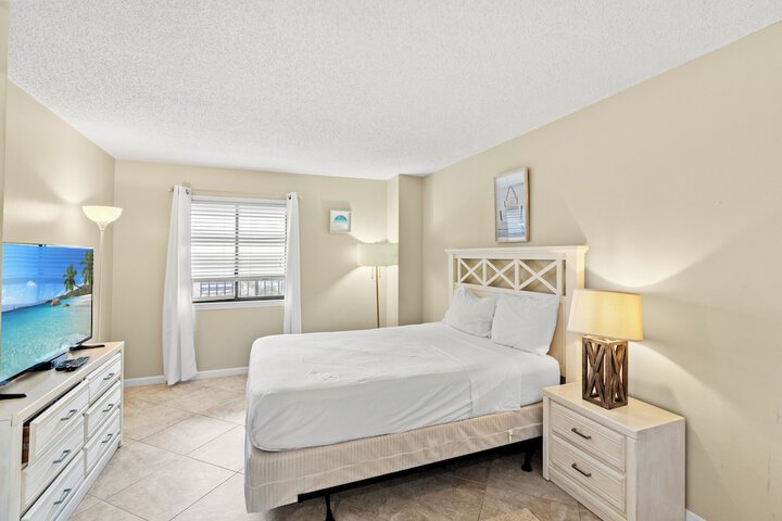 Room 8 of 48