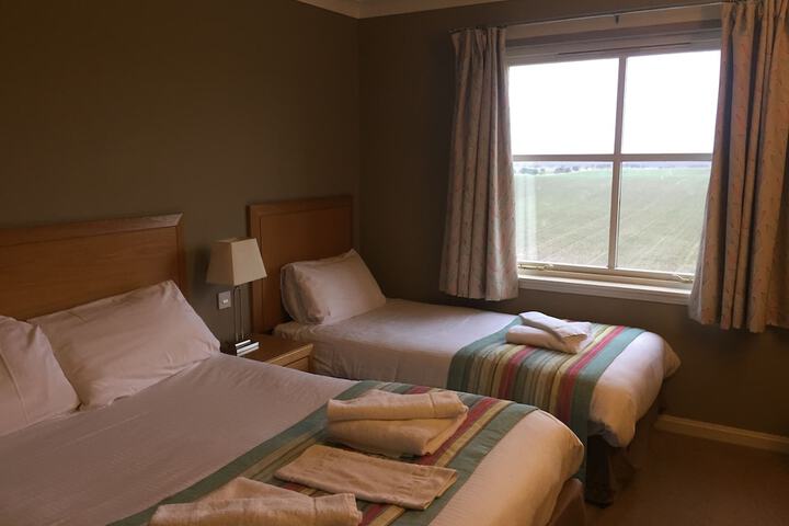 Room 8 of 28