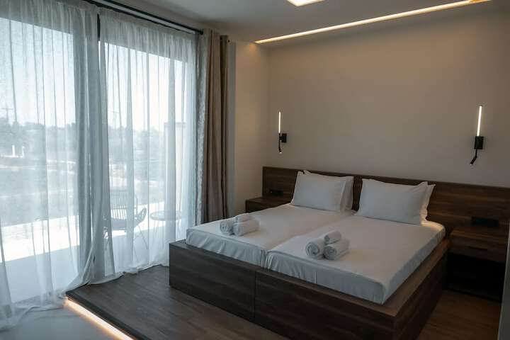 Room 32 of 50
