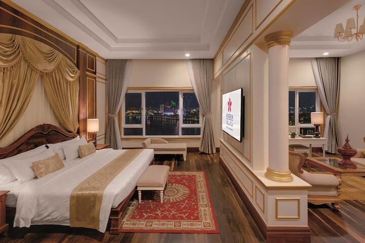 Room 6 of 74