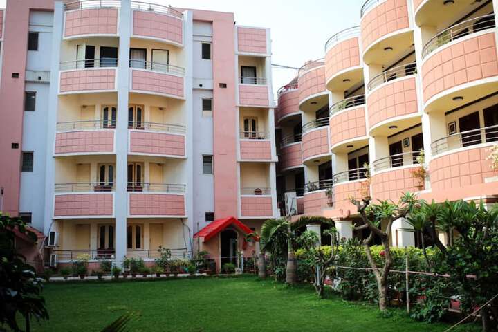 Room 7 of 9