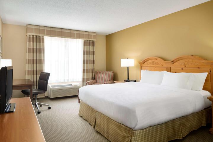 1 King Bed (8 of 8)